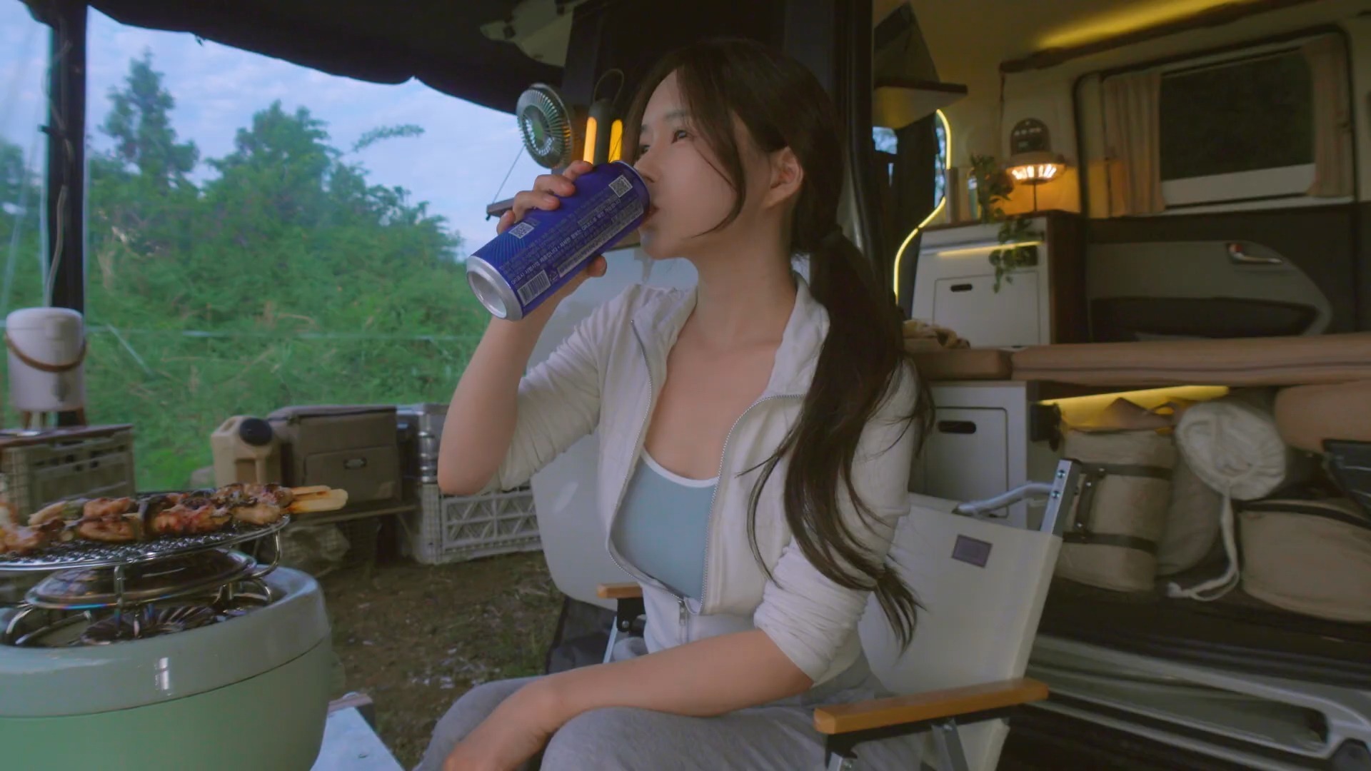 王毅会见塔吉克斯坦外长穆赫里丁